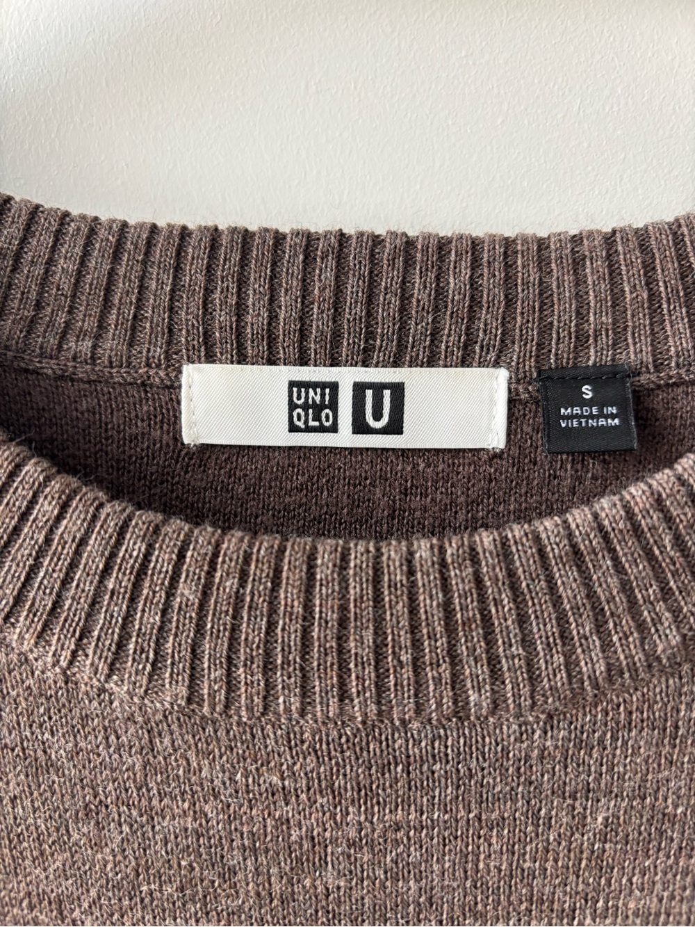 Uniqlo Women’s Brown Crewneck Knit Sweater - Picture 3 of 4